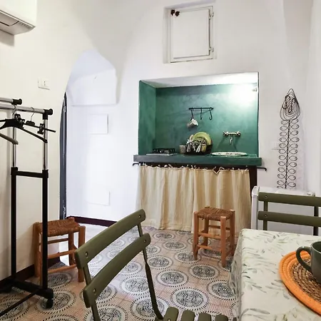 Stunning In Pantelleria With Wifi Tracino
