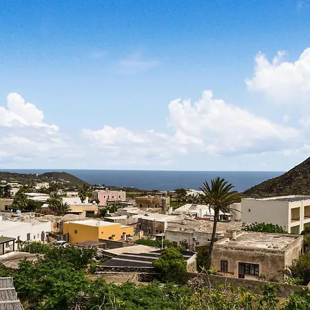 Stunning In Pantelleria With Wifi Tracino